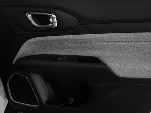 Used 2022 Jeep Compass Latitude image 9