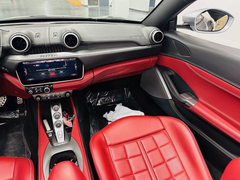 Used 2019 Ferrari Portofino RWD image 33