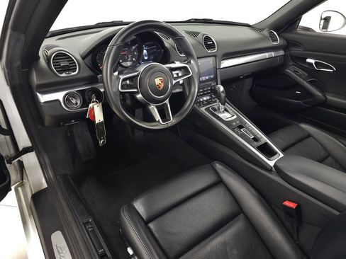 Used 2019 Porsche 718 Boxster RWD image 14