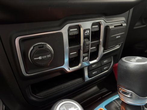 Used 2023 Jeep Wrangler Unlimited Sahara w/ Cold Weather Group image 28