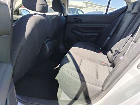 Used 2024 Nissan Altima 2.5 SV FWD image 9