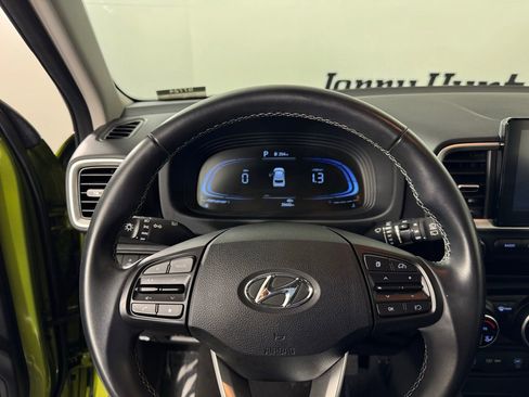 Used 2024 Hyundai Venue SEL image 21