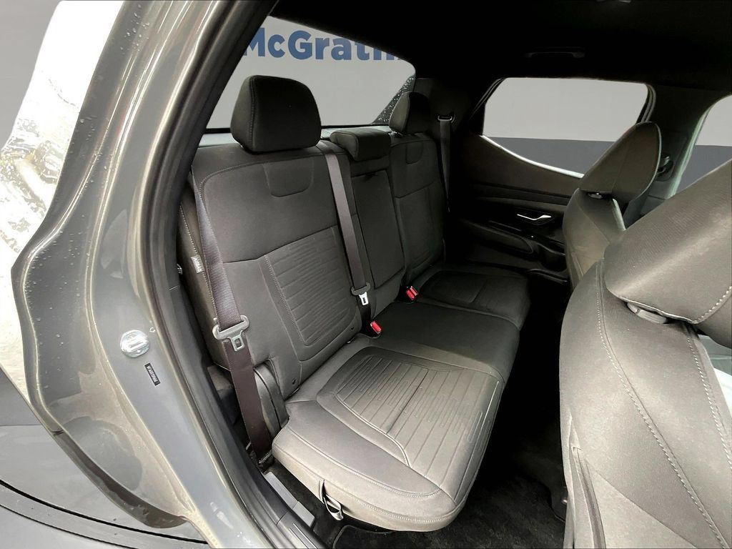 Used 2025 Hyundai Santa Cruz SE AWD/4WD image 28