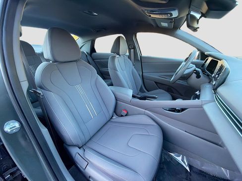 Used 2025 Hyundai Elantra Sport image 14