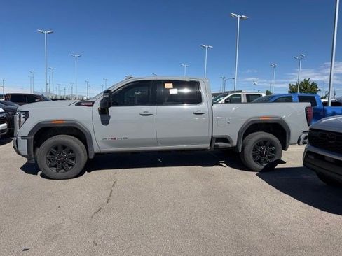 Used 2025 GMC Sierra 2500 AT4 AWD/4WD image 2