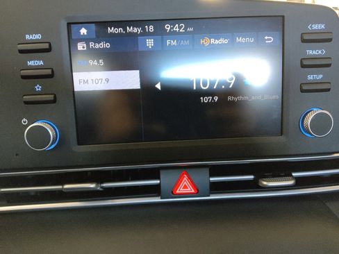 Used 2025 Hyundai Elantra SE FWD image 25