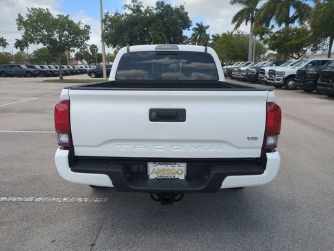Used 2022 Toyota Tacoma SR5 w/ Technology Package image 7