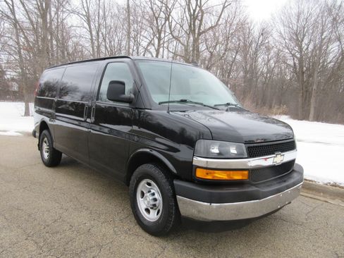 Used 2018 Chevrolet Express 2500 w/ Driver Convenience Package image 24