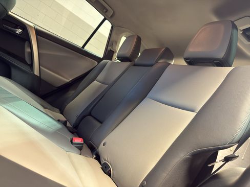 Used 2015 Toyota RAV4 Limited image 29