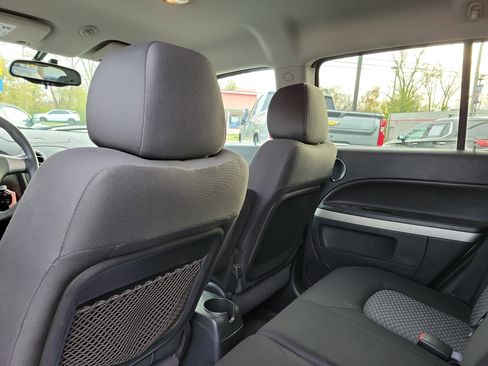 Used 2010 Chevrolet HHR LS image 14