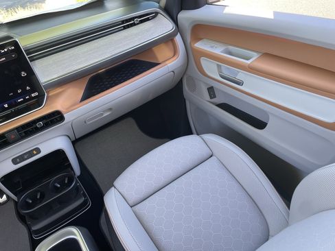 New 2025 Volkswagen ID. Buzz 1st Edition image 13