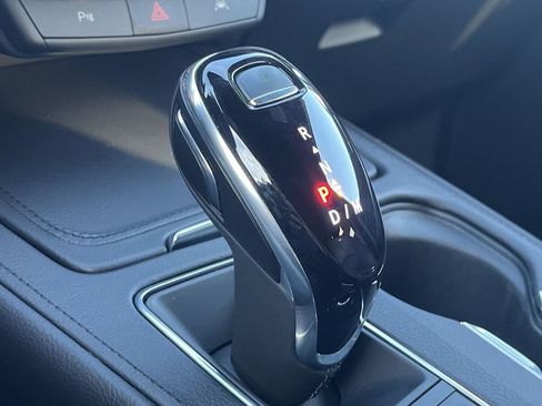 Used 2025 Cadillac XT4 Premium Luxury image 8