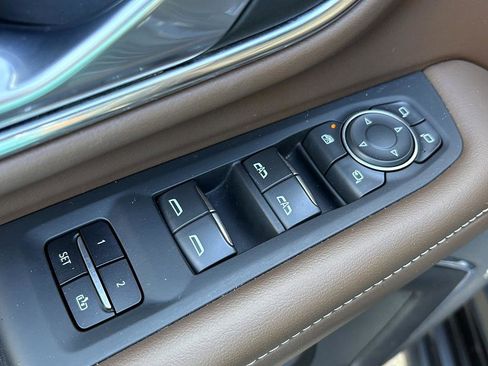 Used 2022 Chevrolet Suburban High Country image 19