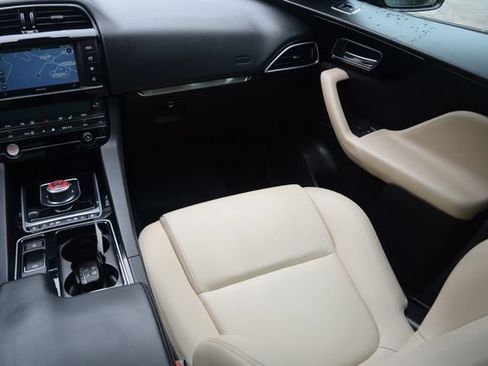 Used 2018 Jaguar F-PACE Premium AWD/4WD image 14