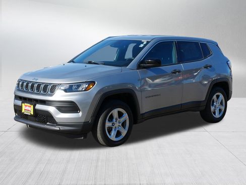 Used 2023 Jeep Compass Sport image 3
