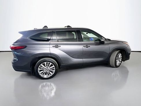 Used 2023 Toyota Highlander Platinum image 9