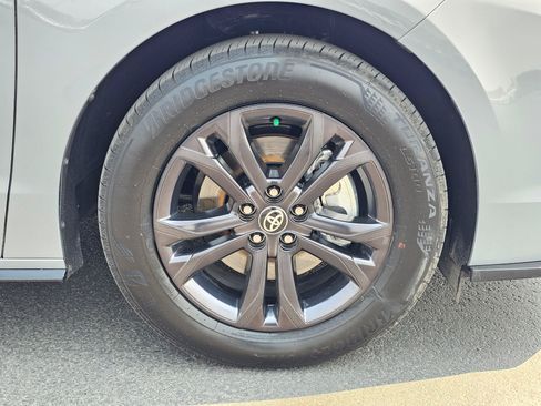 Used 2026 Toyota Sienna XSE AWD/4WD image 9