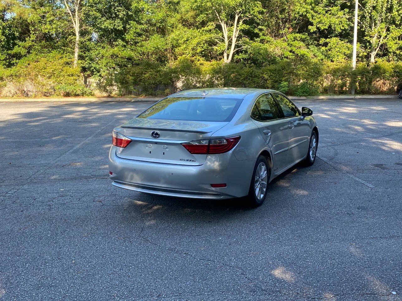 Used 2014 Lexus ES 300h w/ Luxury Package w/Bamboo Trim FWD image 5