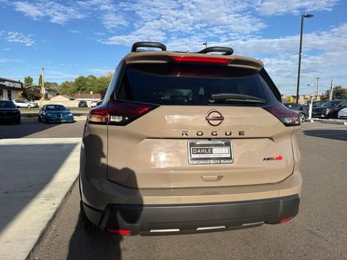 Used 2025 Nissan Rogue SV AWD/4WD image 6