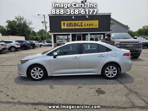 Used 2025 Toyota Corolla LE FWD image 1