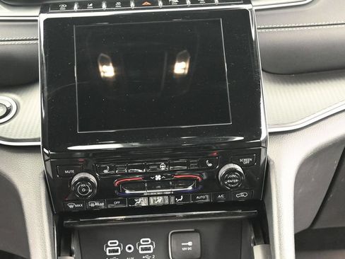 Used 2023 Jeep Grand Cherokee Altitude AWD/4WD image 25