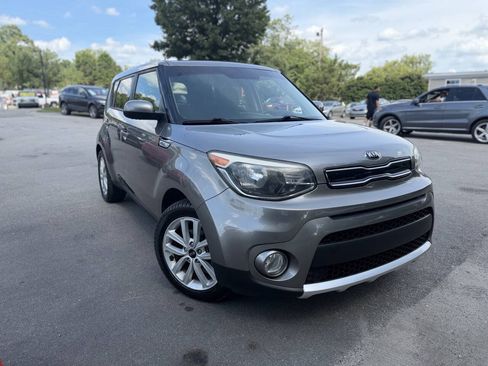 Used 2018 Kia Soul + FWD image 3