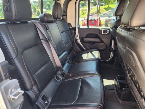 Used 2022 Jeep Gladiator Rubicon w/ Cold Weather Group AWD/4WD image 11