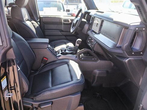 New 2025 Ford Bronco Badlands image 17