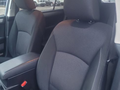 Used 2016 Subaru Outback 2.5i Premium image 12