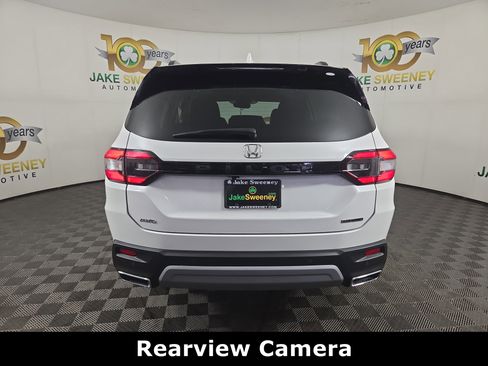 Used 2025 Honda Pilot Touring image 7