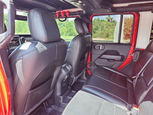 Used 2021 Jeep Wrangler Unlimited Sahara w/ Cold Weather Group AWD/4WD image 11