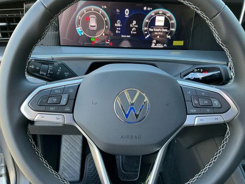 New 2026 Volkswagen Tiguan SE image 18