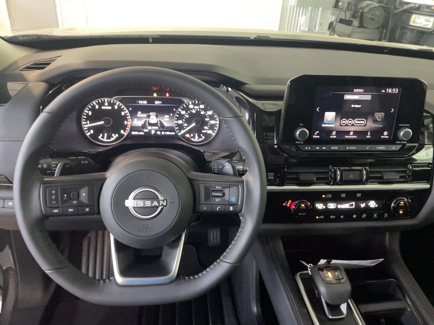 Used 2025 Nissan Pathfinder SV w/ SV Premium Package AWD/4WD image 12