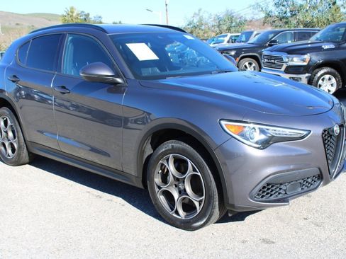 Used 2022 Alfa Romeo Stelvio Sprint image 3
