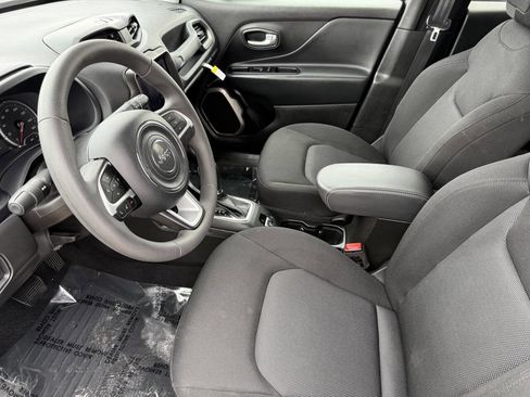 Used 2023 Jeep Renegade Latitude image 10