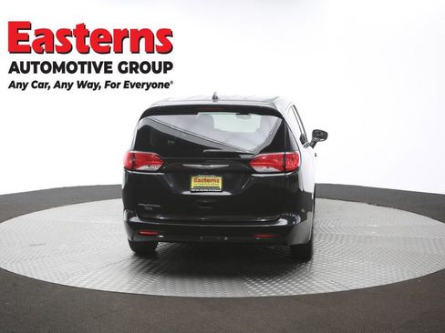 Used 2017 Chrysler Pacifica LX w/ Tire & Wheel Group FWD image 36