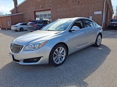 Used 2017 Buick Regal Premium w/ Driver Confidence Package #1 image 3