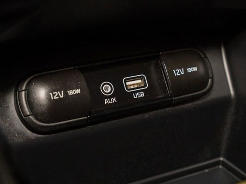 Used 2019 Kia Sorento LX w/ LX Convenience Package image 16