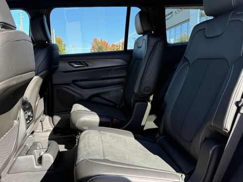 New 2025 Jeep Grand Cherokee L Altitude image 24