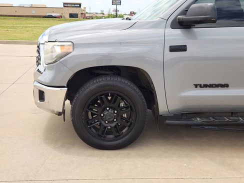 Used 2021 Toyota Tundra SR5 w/ SR5 Upgrade Package RWD image 9