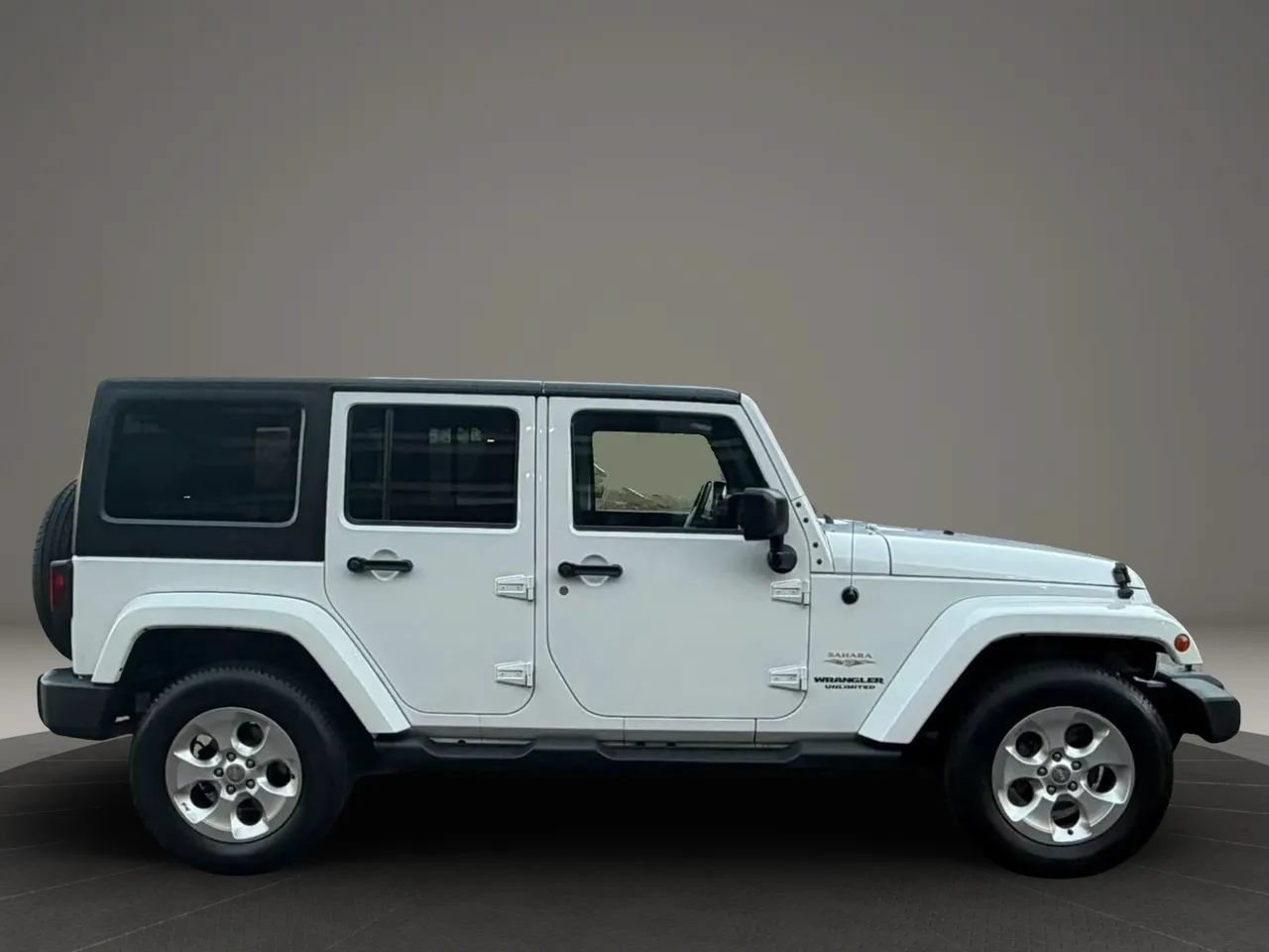 Used 2013 Jeep Wrangler Unlimited Sahara w/ Connectivity Group AWD/4WD image 4