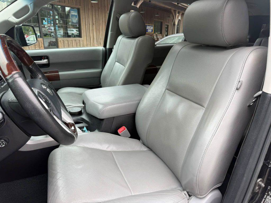 Used 2014 Toyota Sequoia Platinum RWD image 16
