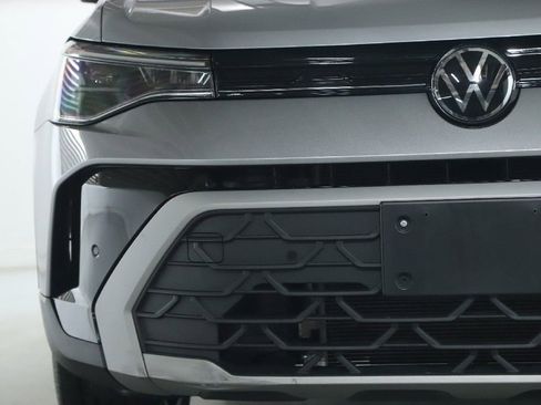 Used 2025 Volkswagen Taos SE AWD/4WD image 7