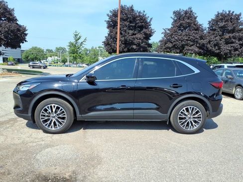 Used 2025 Ford Escape SE FWD image 2