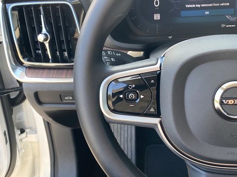 Used 2025 Volvo V60 B5 Cross Country Plus image 29