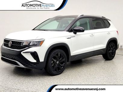 Used 2023 Volkswagen Taos SE w/ Panoramic Sunroof Package