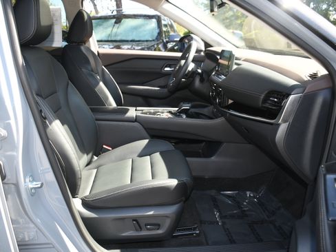 Used 2023 Nissan Rogue SL w/ SL Premium Package image 22