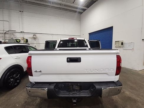 Used 2015 Toyota Tundra Limited w/ Limited Premium Package AWD/4WD image 29