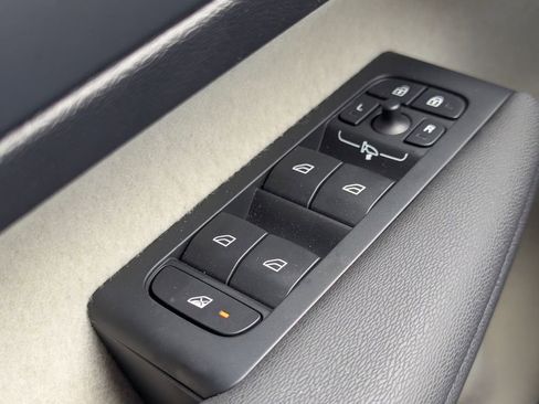 Certified 2026 Volvo XC40 B5 Plus w/ Protection Package Premier image 24