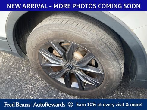 Used 2023 Volkswagen Tiguan SE w/ Panoramic Sunroof Package AWD/4WD image 7